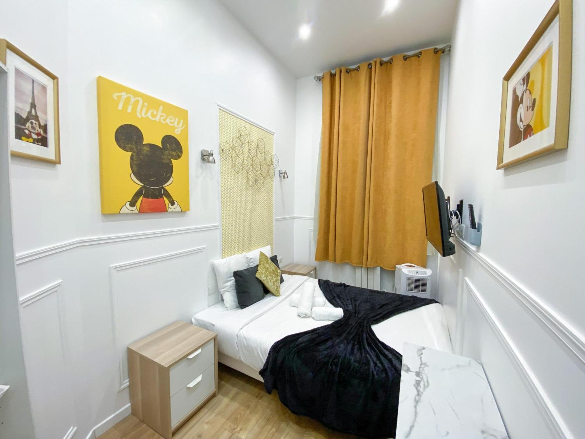 72 - Mermoz Mickey Mouse Paris Exterior photo